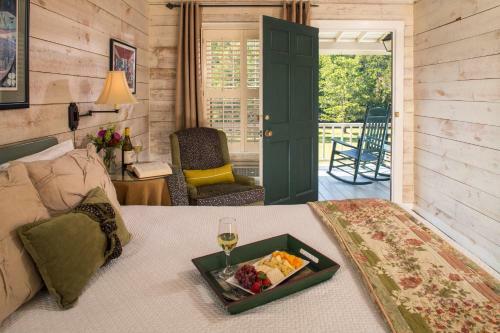 Posada Glen-ella Springs Inn