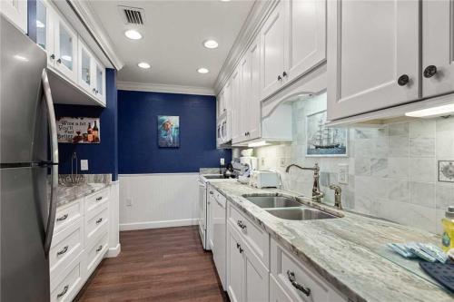 Apartamento East Gulf Condo #712