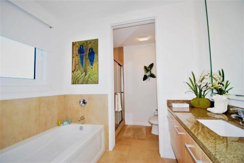 Apartamento Los Corales Condo Unit #201n