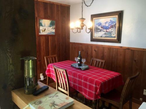 Hostal Bond Ranch Retreat