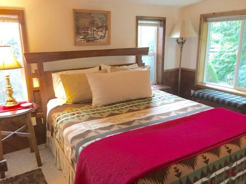 Hostal Bond Ranch Retreat