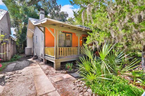 Charming Myrtle Bungalow