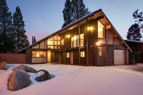 Waterfront Apres' Ski Cabin