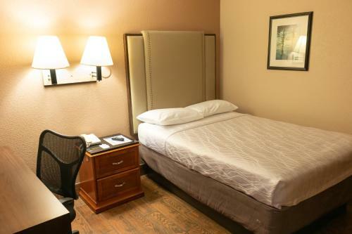 Hotel Budgetel Inn & Suites