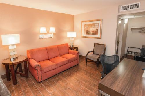 Hotel Budgetel Inn & Suites
