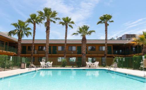 Hotel Budgetel Inn & Suites