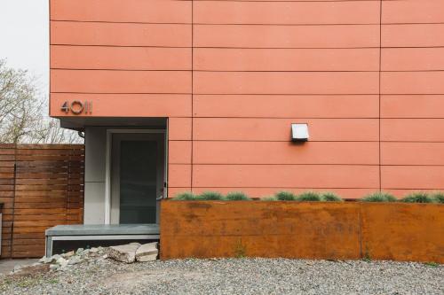 Modern Style Urban Getaway