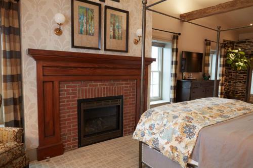 Posada Farmer's Creekside Tavern & Inn