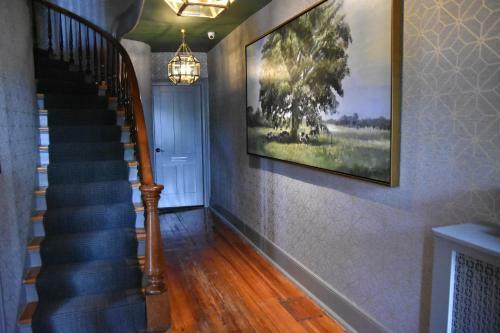 Posada Farmer's Creekside Tavern & Inn