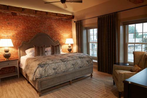 Posada Farmer's Creekside Tavern & Inn