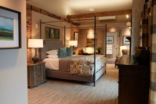 Posada Farmer's Creekside Tavern & Inn
