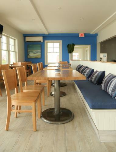 Hotel The Sea Breeze Inn