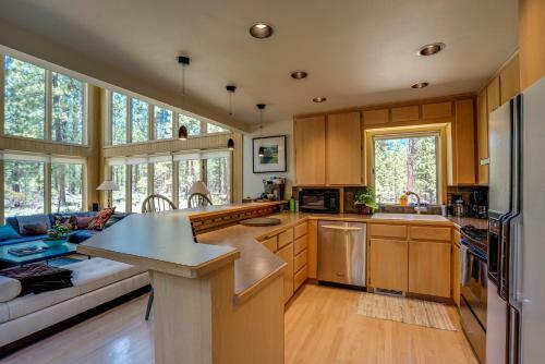 Black Butte Ranch: South Meadow Contemporary