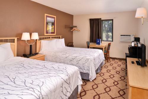 Posada Cottonwood Inn And Conference Center