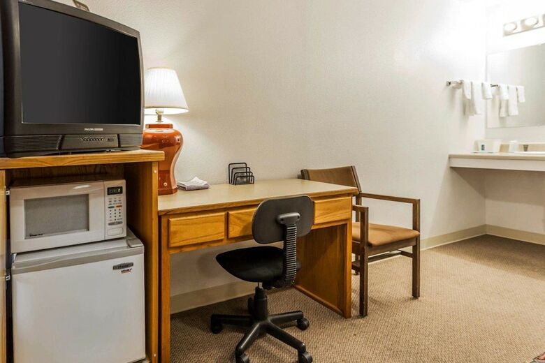 Motel Rodeway Inn & Suites