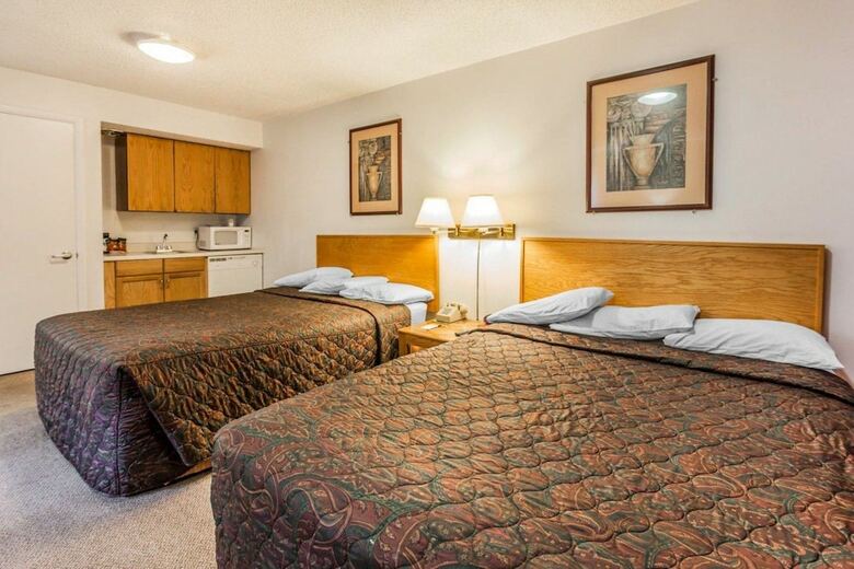 Motel Rodeway Inn & Suites