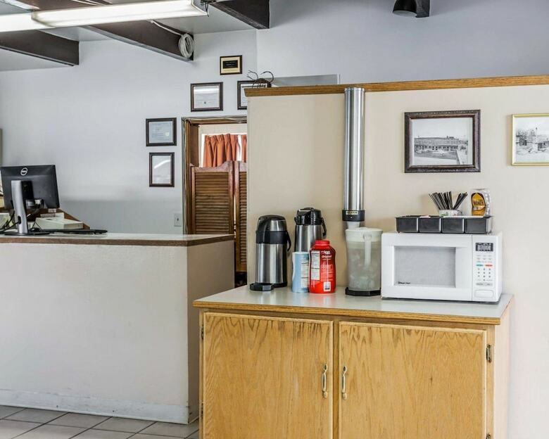 Motel Rodeway Inn & Suites