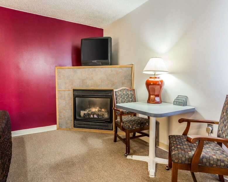 Motel Rodeway Inn & Suites