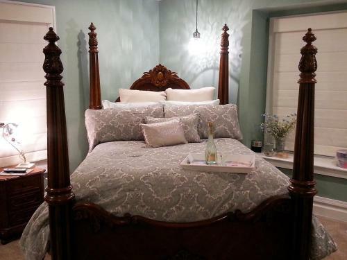 Festive West Bed & Breakfest