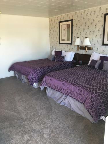 Holiday Lodge Motel