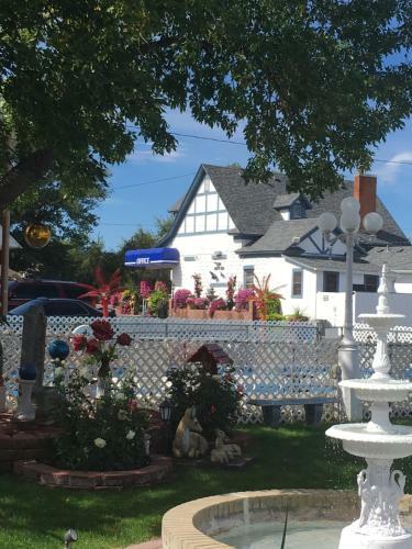 Holiday Lodge Motel