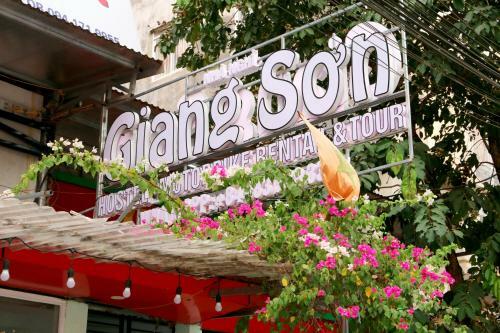 Giang Son Hostel