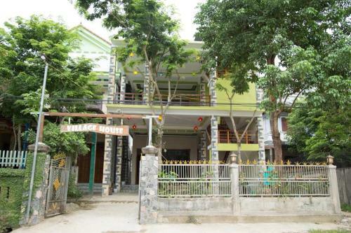 Albergue Village House