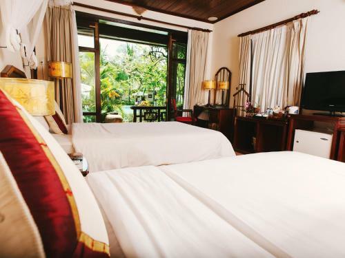 Hotel Lang Co Beach Resort