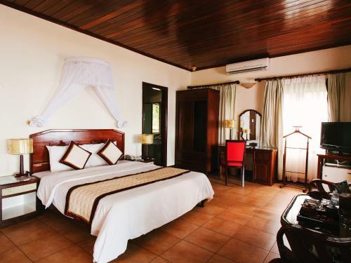 Hotel Lang Co Beach Resort