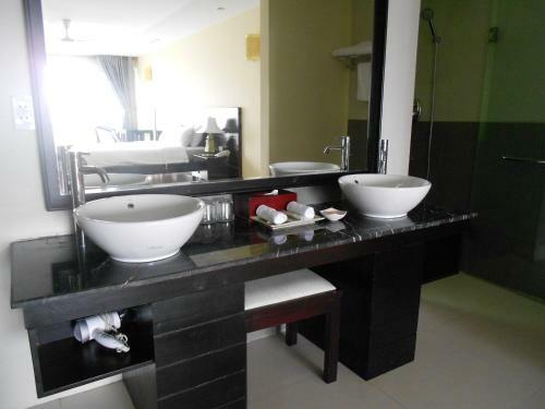 Hotel Lang Co Beach Resort