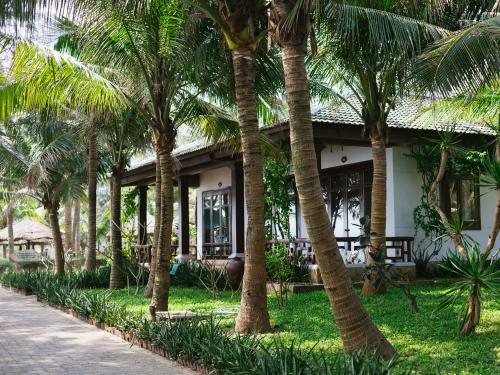 Hotel Lang Co Beach Resort