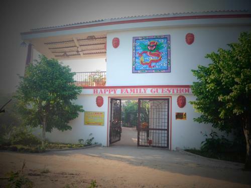 Hostal Happy Family Guesthouse