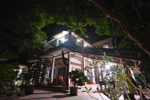 Hostal Happy Family Guesthouse