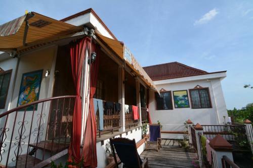 Hostal Happy Family Guesthouse