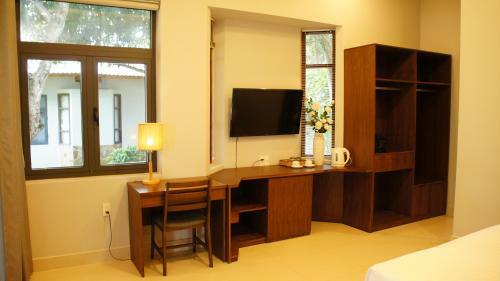 Emerald Resort Ong Lang Beach