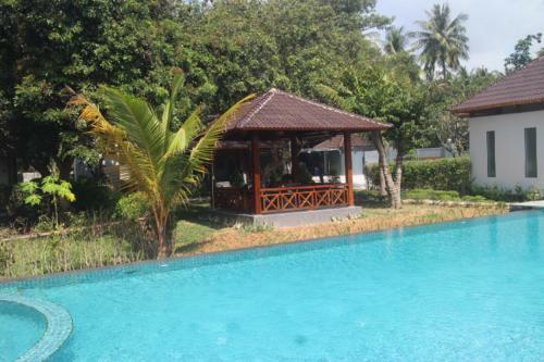 Emerald Resort Ong Lang Beach