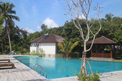 Emerald Resort Ong Lang Beach