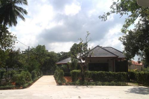 Emerald Resort Ong Lang Beach