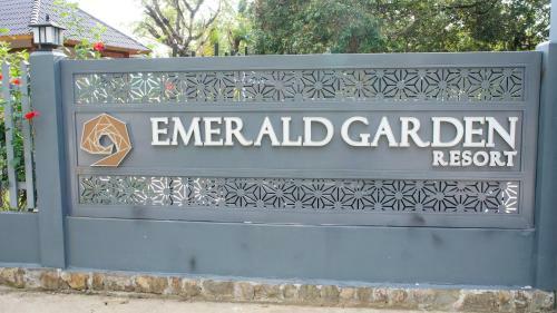 Emerald Resort Ong Lang Beach