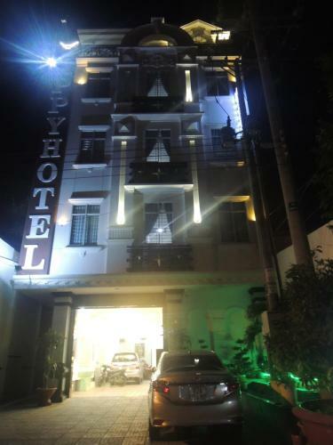 Happy Hotel