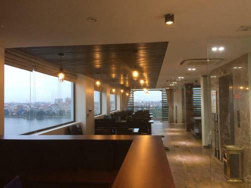 Lake Side Hotel
