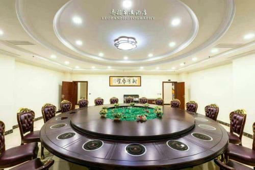 Mashan Longla Juyuan Hotel