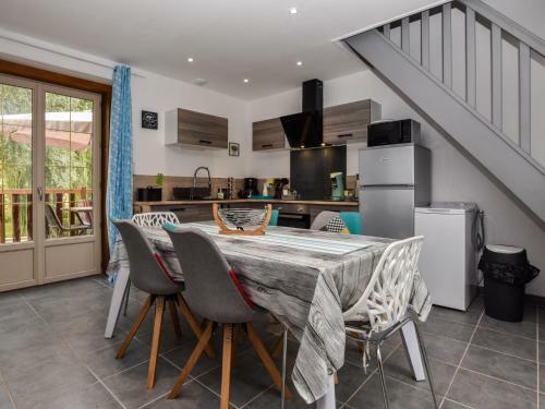 Boutique Holiday Home In Charenton-du-cher Near River