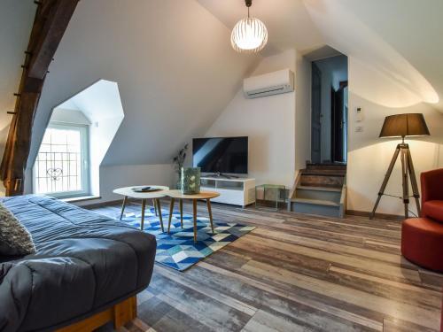 Boutique Holiday Home In Charenton-du-cher Near River