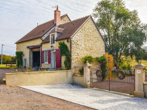 Boutique Holiday Home In Charenton-du-cher Near River