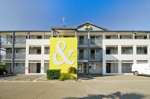 Hotel B&B H�tel Chartres Le Forum