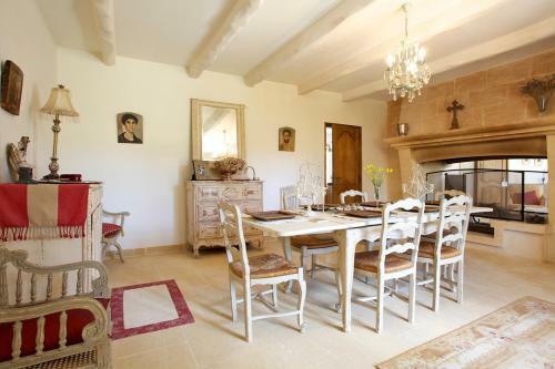 Lacoste Villa Sleeps 6 Pool Wifi