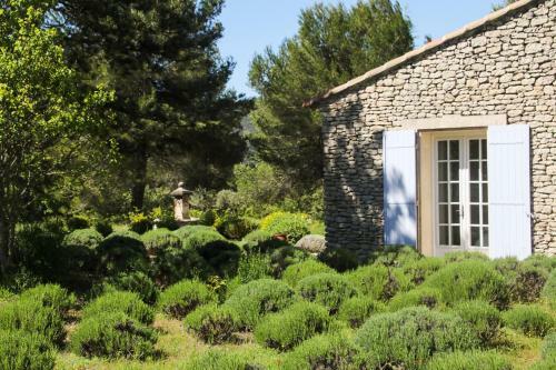 Lacoste Villa Sleeps 6 Pool Wifi
