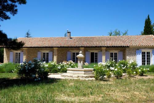 Lacoste Villa Sleeps 6 Pool Wifi
