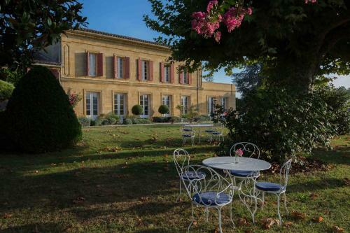 Bed & Breakfast Chateau Du Palanquey & Spa